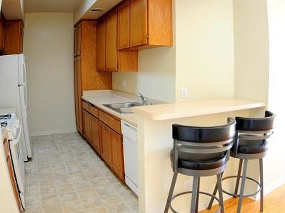 5th image of 1210 W Adams Blvd APT 304