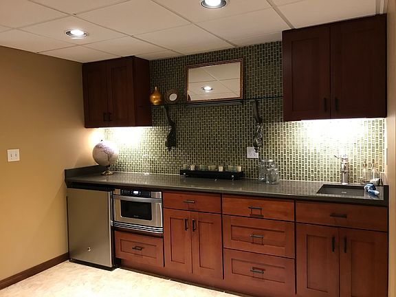 Lower level kitchenette 