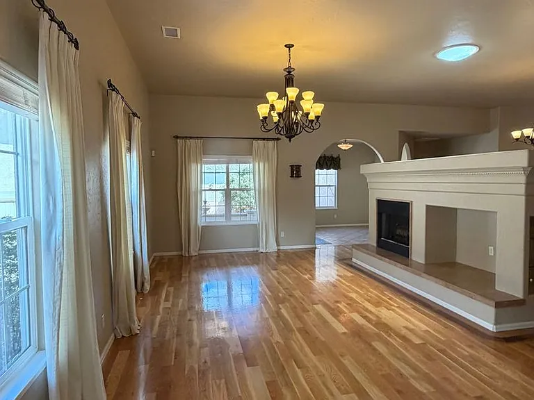 1825 Venetian Dr — Photo 4
