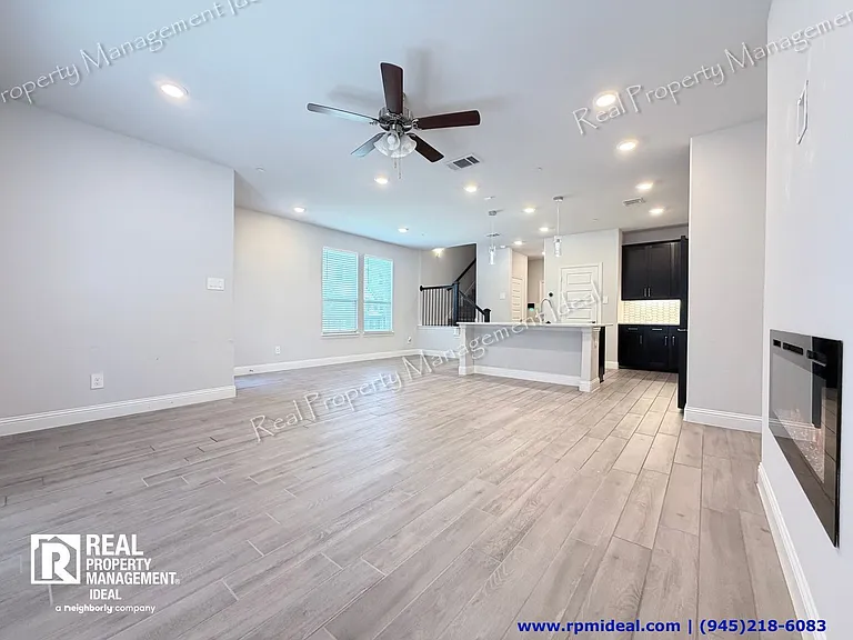 2130 Argolis Dr — Photo 6