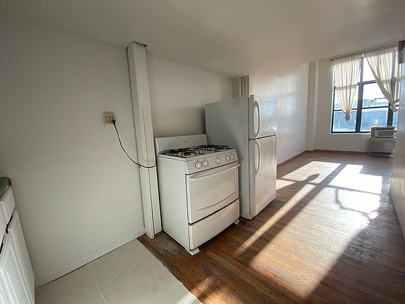 4th image of 236 Moore St APT 306