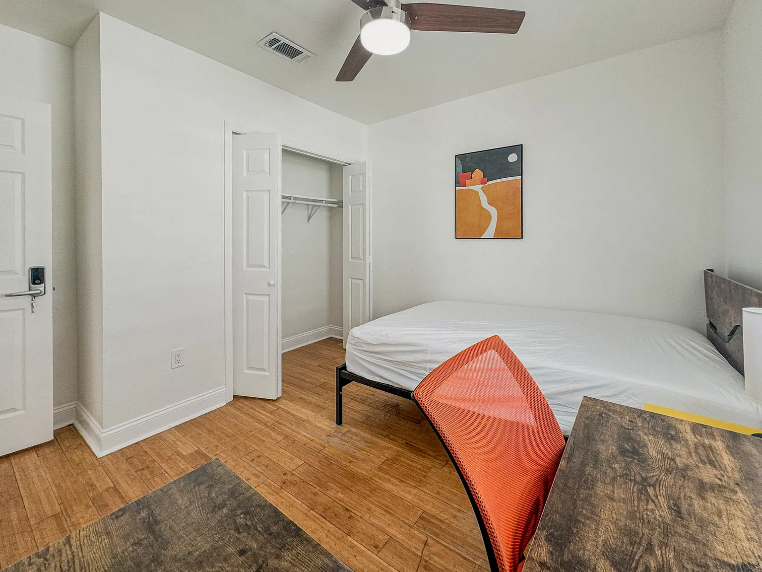 4 bed, 6.0 bath, 2806 sqft, $845 — Photo 1