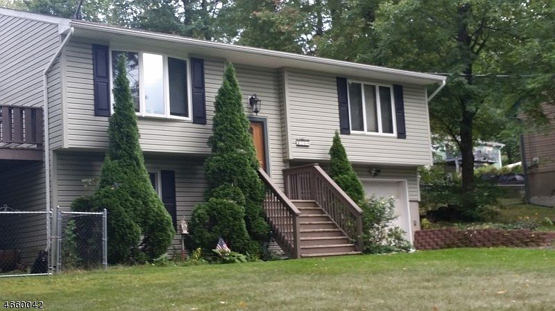 1st image of 26 Lakeshore Dr E