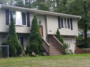 26 Lakeshore Dr E, Highland Lakes, NJ 07422