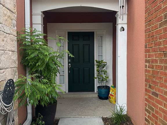 5th image of 4225 CLYBOURNE Lane