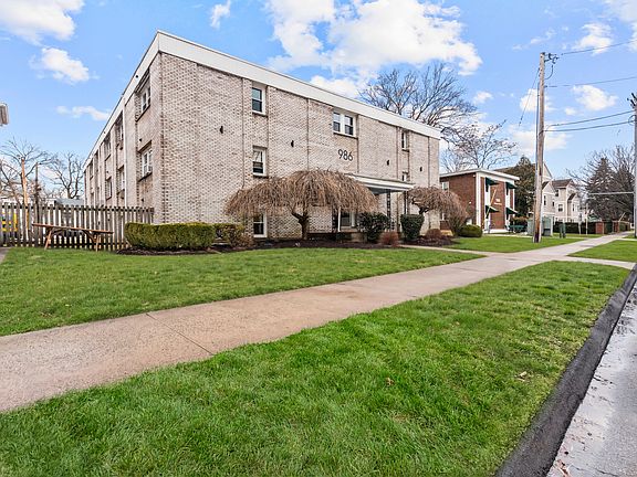 3rd image of 986 Whalley Ave APT F1