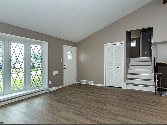 3rd image of 15313 Shirley Ave