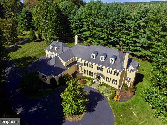 2nd image of 5 Jenny Ln