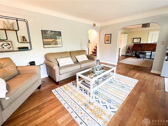 4th image of 121 Forest Ave