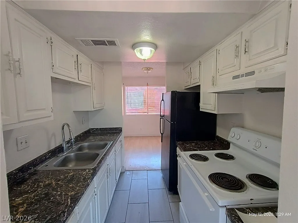 2 bed, 2.0 bath, 3648 sqft, $975 — Photo 2