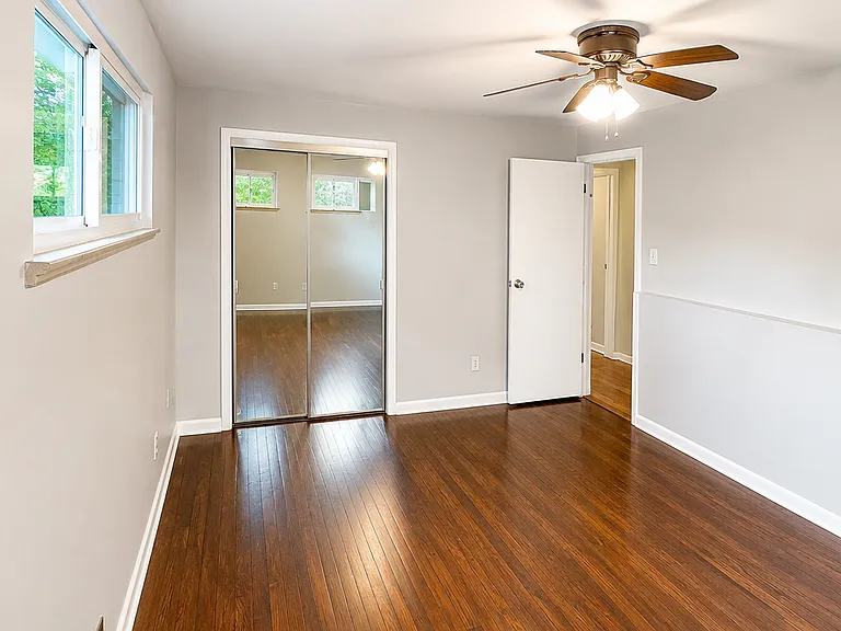 1447 Iowa Ave — Photo 6