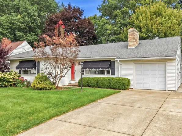 2083 Beechwood St NE, Warren, OH 44483