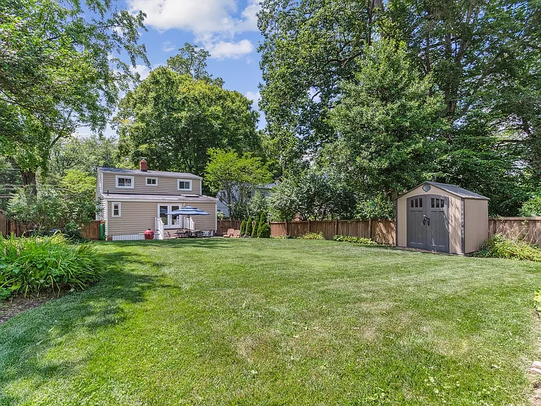 9909 Gardiner Ave — Photo 27