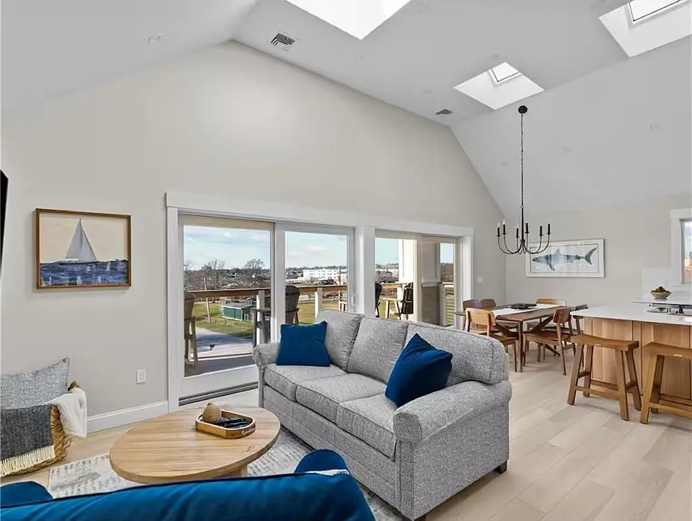 2 bed, 1.0 bath, 1316 sqft, $2,800 — Photo 2