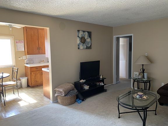 3rd image of 811 Amapola Ave #6