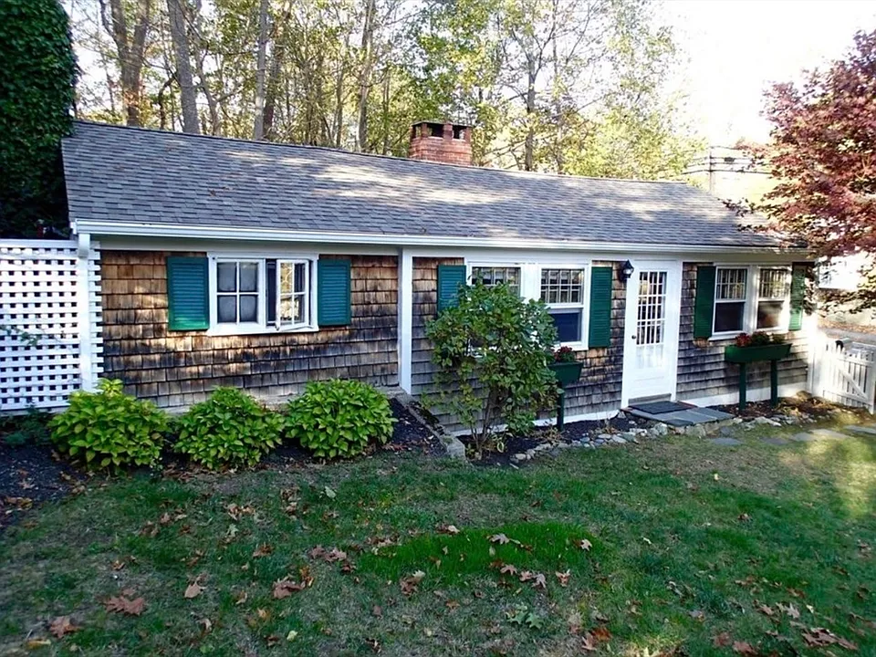 88 Hollett St