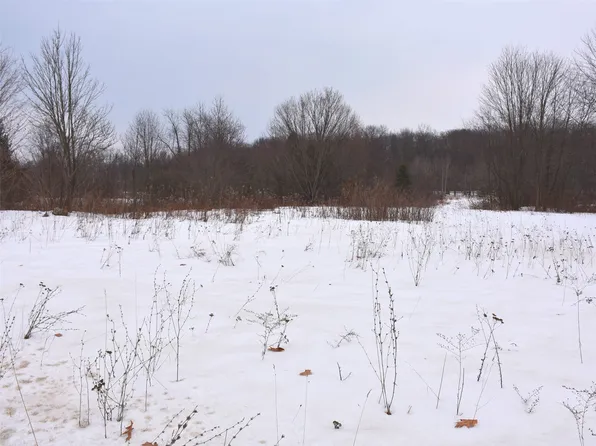 5876 Main St, Hartstown, PA 16131