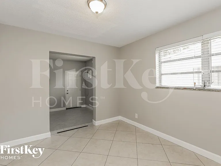 2200 N 55th Ave — Photo 7