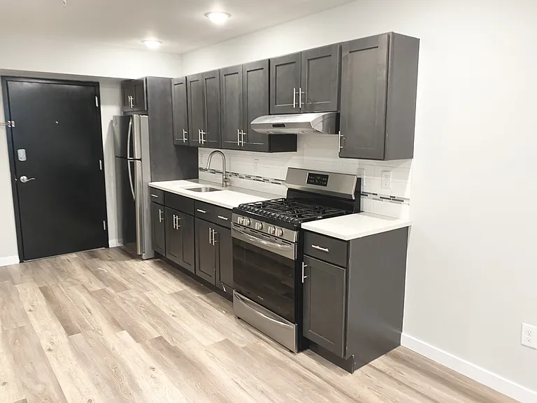 77 Park Ave #215 — Photo 2