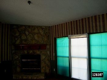126107X-5.jpg
