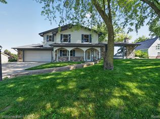 3603 Hi Lure Dr, Lake Orion, MI 48360