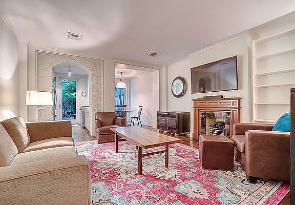 3rd image of 155 W 82nd St APT 1