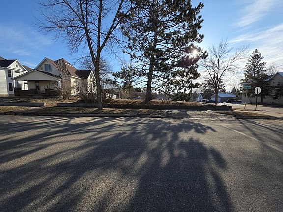 5th image of 303 6th St NE