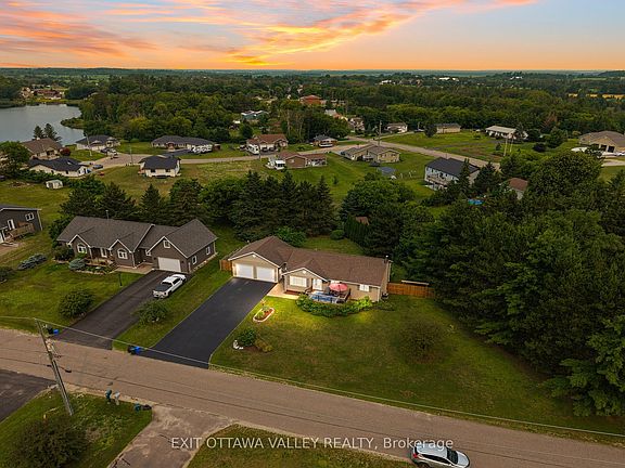 3rd image of 62 Meadowview Dr