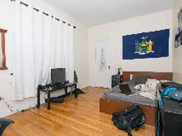 81 Gibbs St #2 — Photo 4