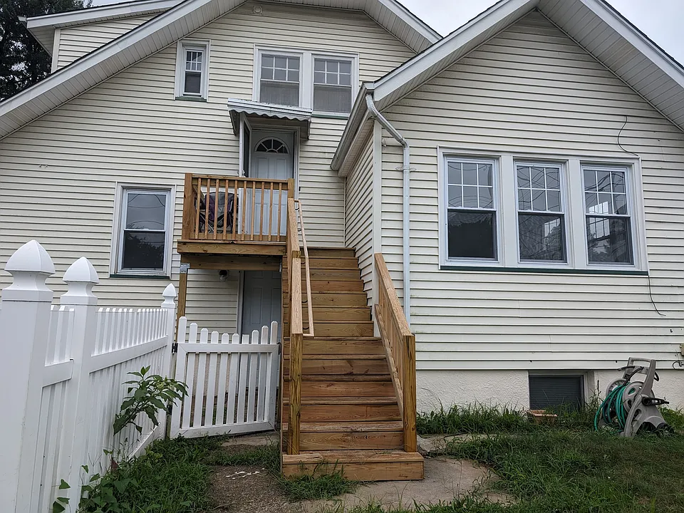 26 Lavergne St #2