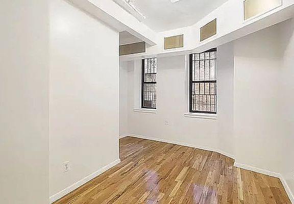 3rd image of 164 Waverly Pl #B3