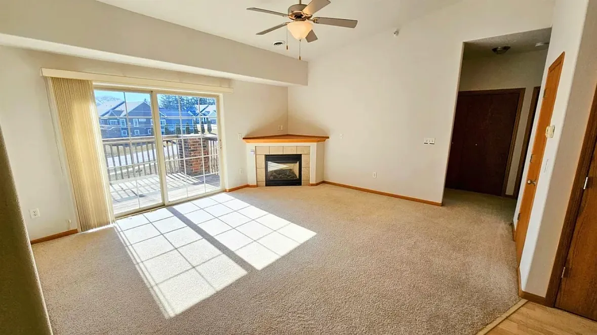 2 bed, 1054 sqft, $1,150 — Photo 2