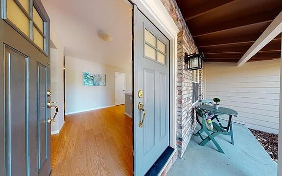 4th image of 975 Dawnview Ct
