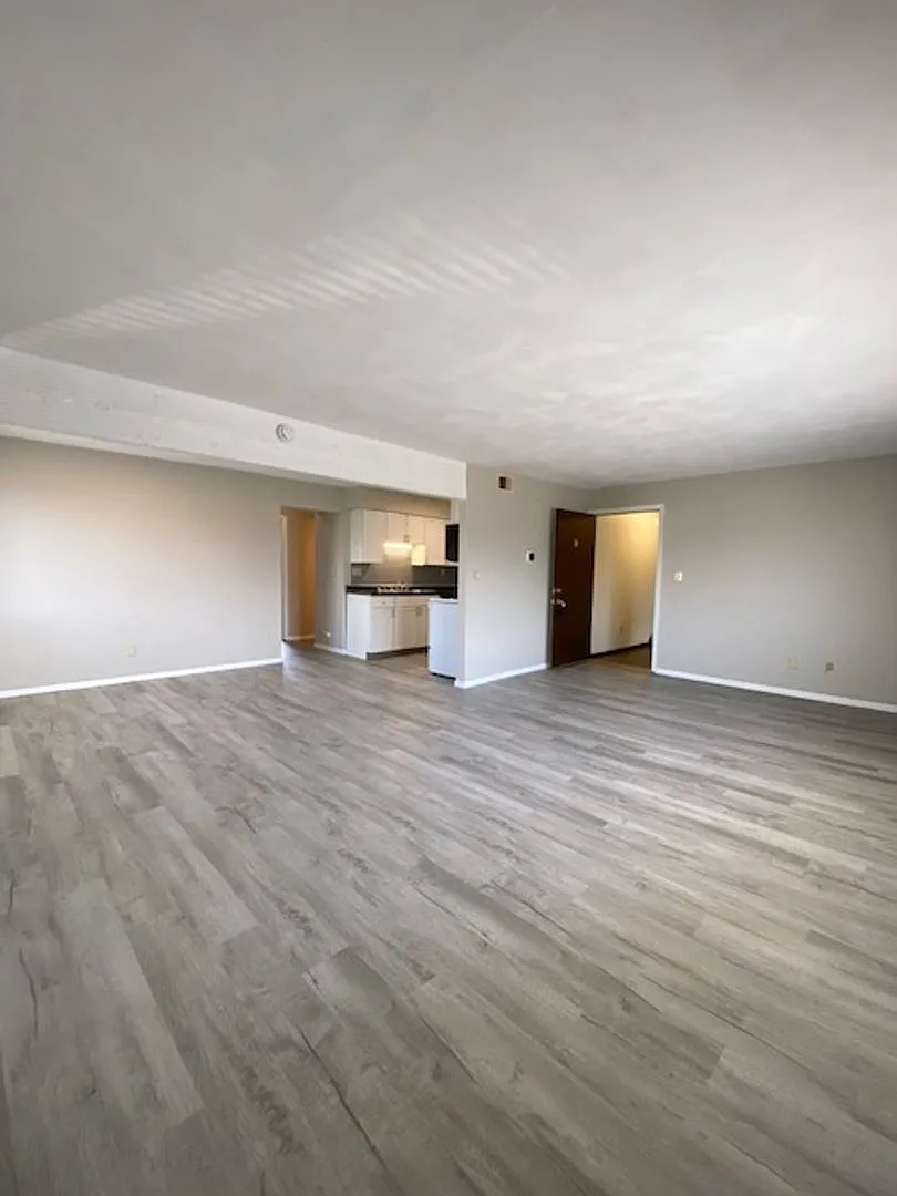 11 Kensington Heights — Photo 3
