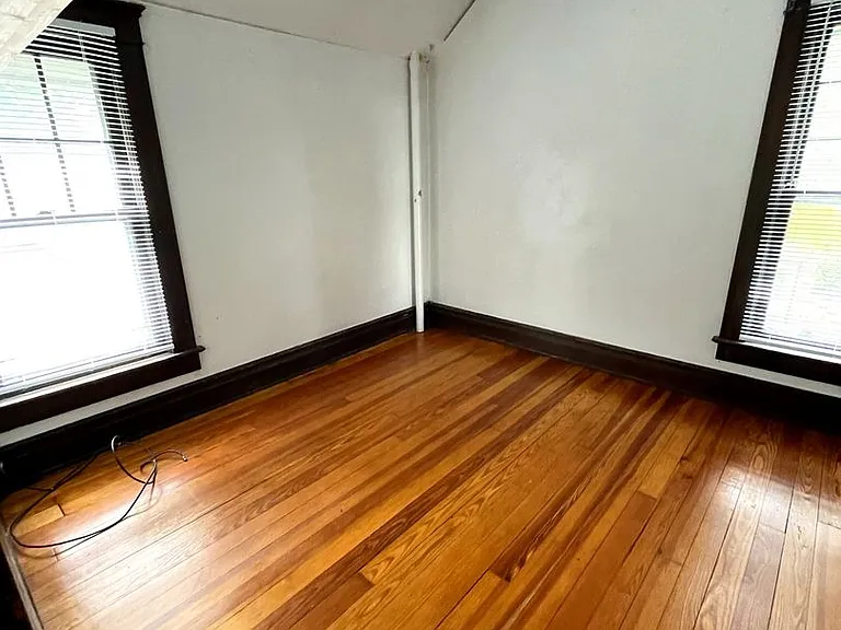 1011 Vaughn St — Photo 16
