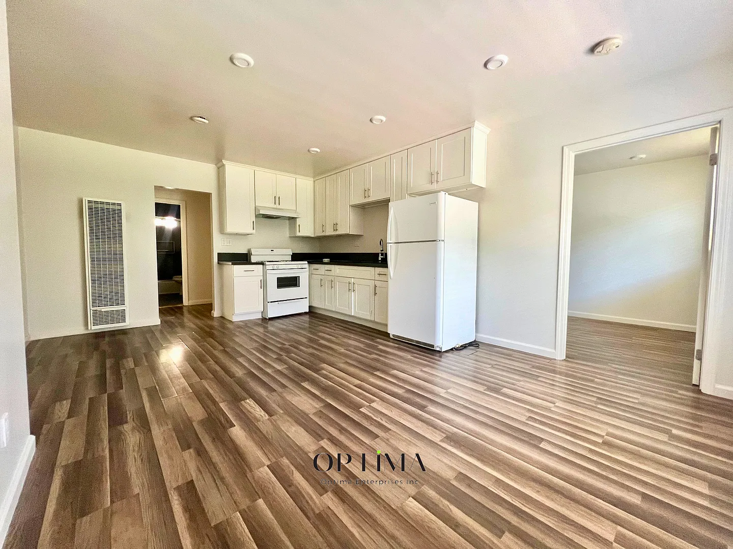 4020 Stevely Ave — Photo 2