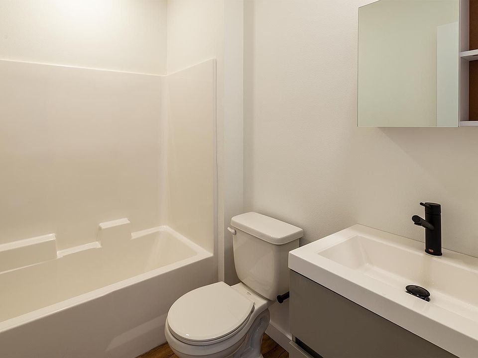 1st image of 2119 13th Ave S #204