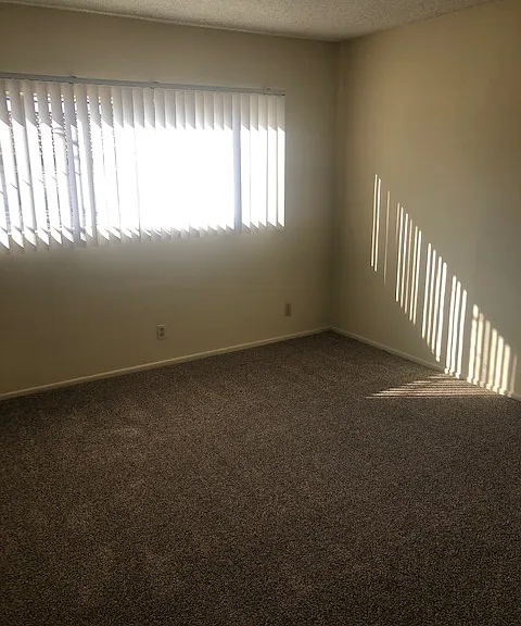 6-6037 Greenleaf Ave #6 — Photo 6