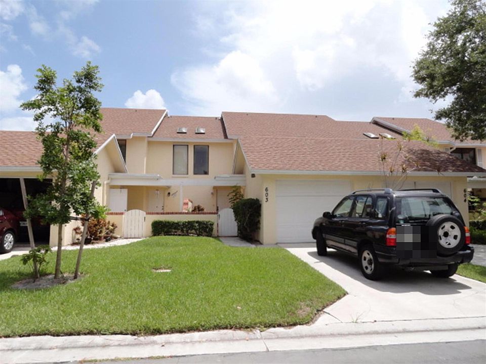 1st image of 604 Maplewood Dr