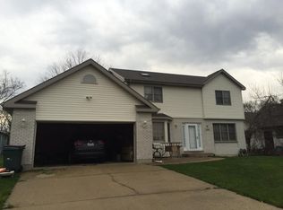 1058 Hawthorne Ave, Gurnee, IL 60031