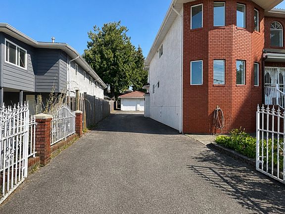 2nd image of 4925 Sidley St