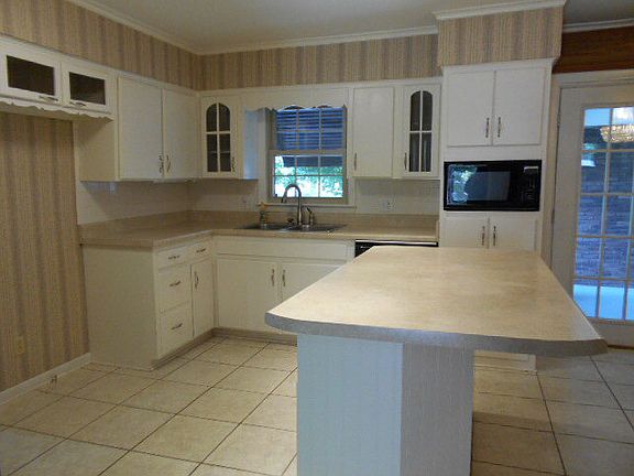 2nd image of 1024 Chickasaw Dr