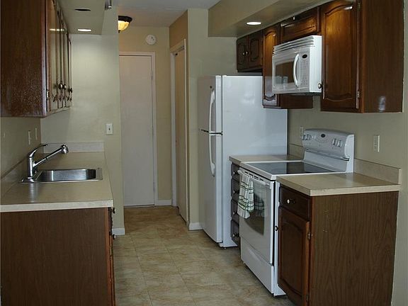4th image of 5 Rollingwood Dr #5