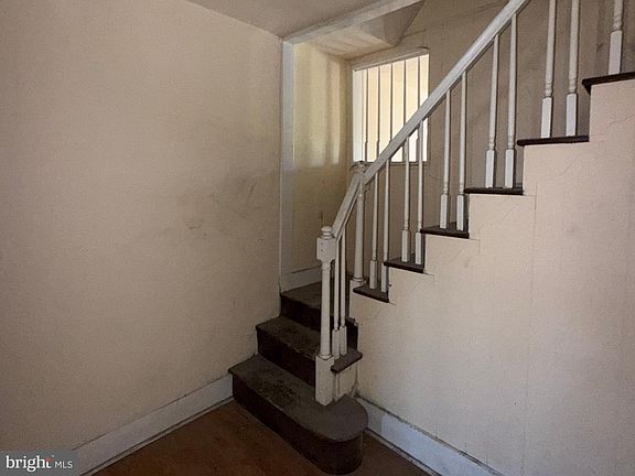 5th image of 2105 Ramsay St