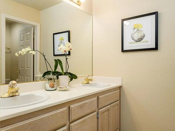 Master Bedroom Bathroom