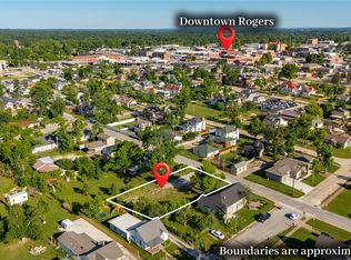 419 W Persimmon St, Rogers, AR 72756
