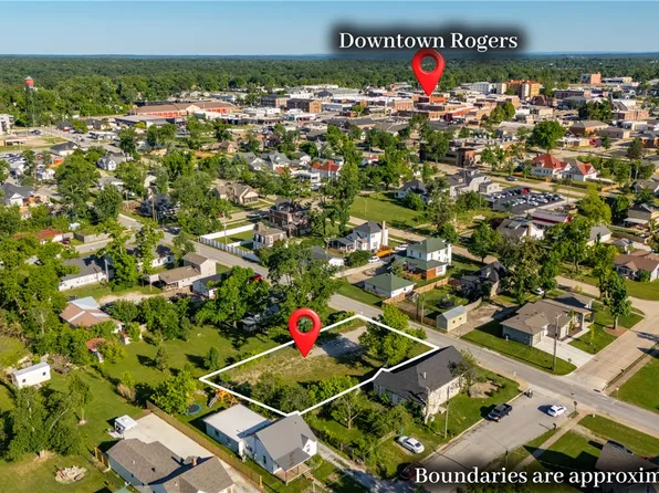 419 W Persimmon St, Rogers, AR 72756
