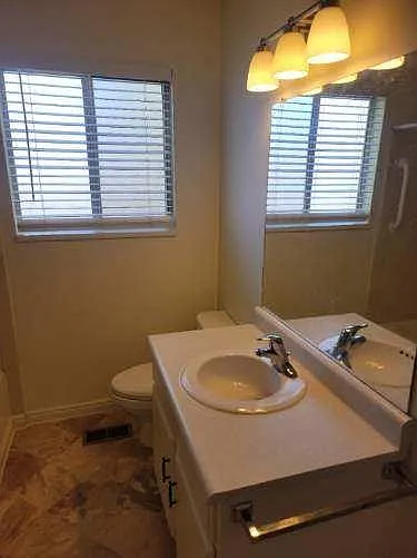 656 E Larchwood Dr — Photo 5