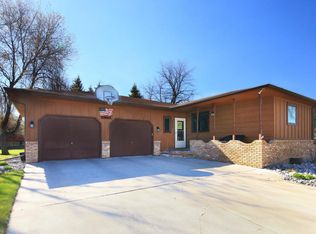 4008 Walnut St, Grand Forks, ND 58201