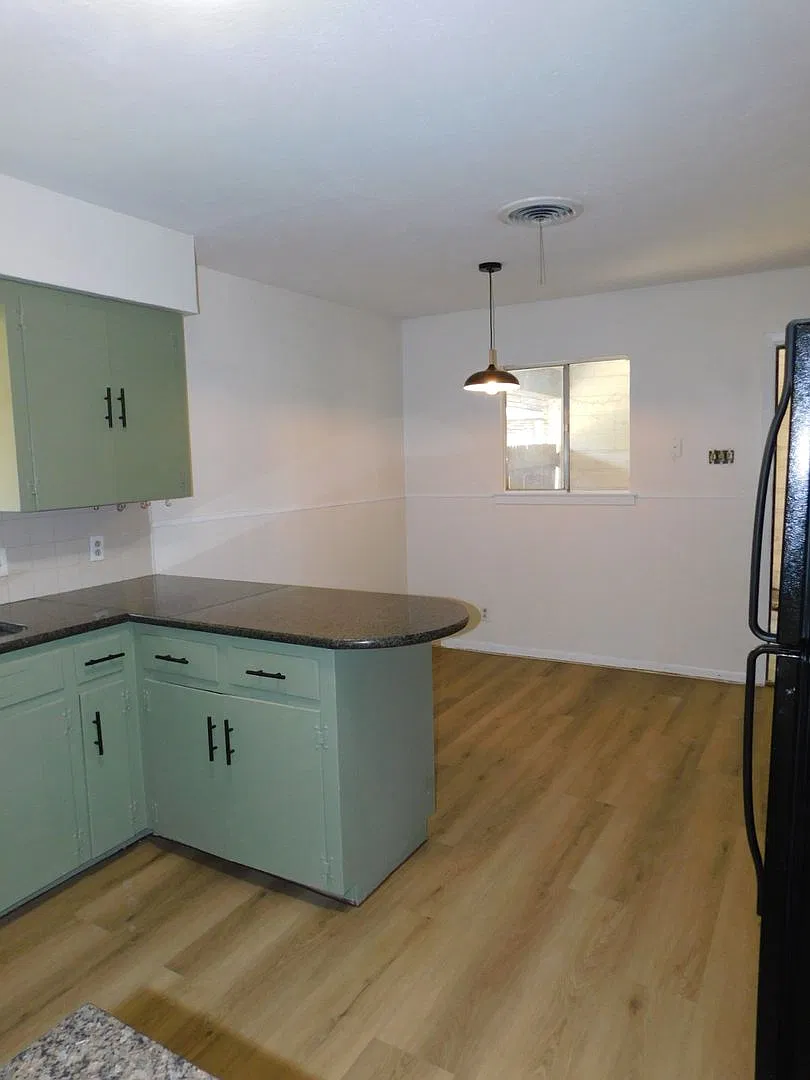 1708redd / 4415russell — Photo 3